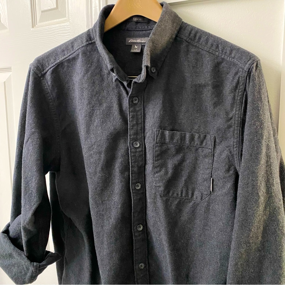 Eddie Bauer Long Sleeve Button Down Classic Fit Flannel in Large Dark Grey